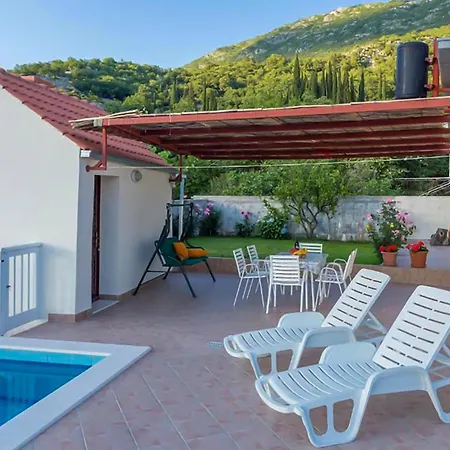 Amazing Home In Gruda بيت للعطل *