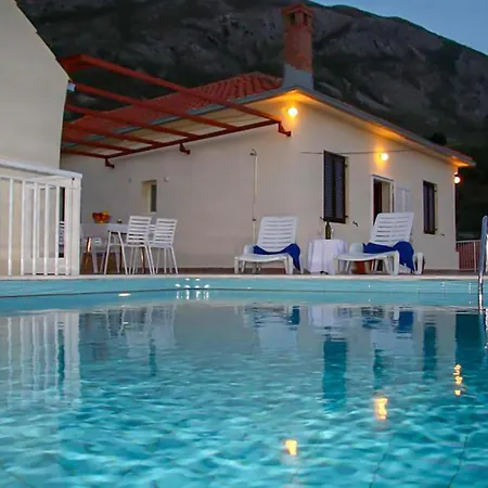 بيت للعطل Amazing Home In Gruda *