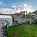 Amazing Home In Gruda Hébergement de vacances