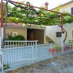 Amazing Home In Gruda Dom wakacyjny