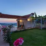 Amazing Home In Gruda * Gruda