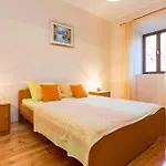 Amazing Home In Gruda Hébergement de vacances *
