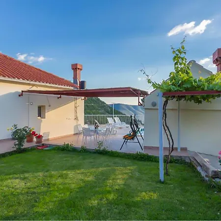 Awesome Home In Gruda Semesterbostad *