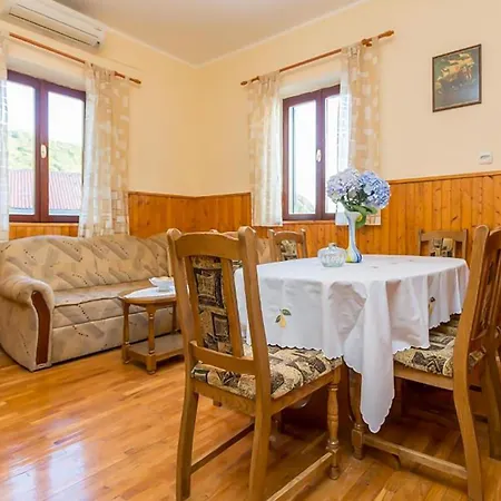 Awesome Home In Gruda Casa vacanze *