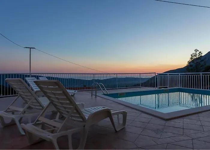 بيت للعطل Pet Friendly In *